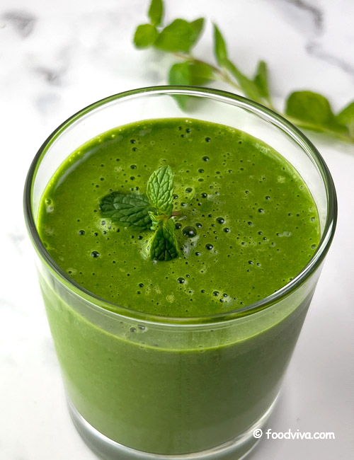 Mint Green Smoothie - with Spinach, Banana and Greek Yogurt