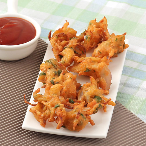 https://cdn2.foodviva.com/static-content/food-images/snacks-recipes/onion-pakoda/onion-pakoda.jpg